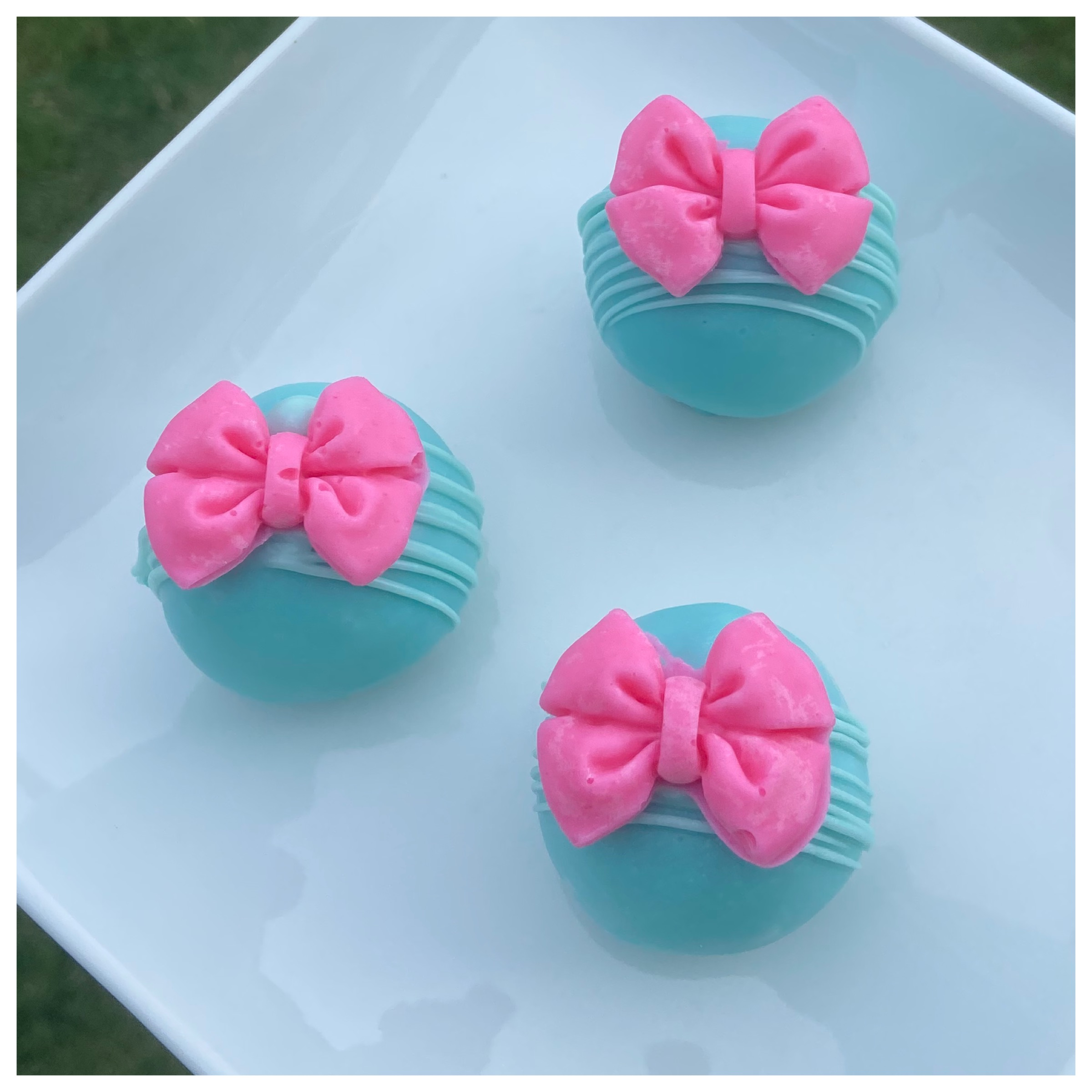 Pretty Bow Cake Balls