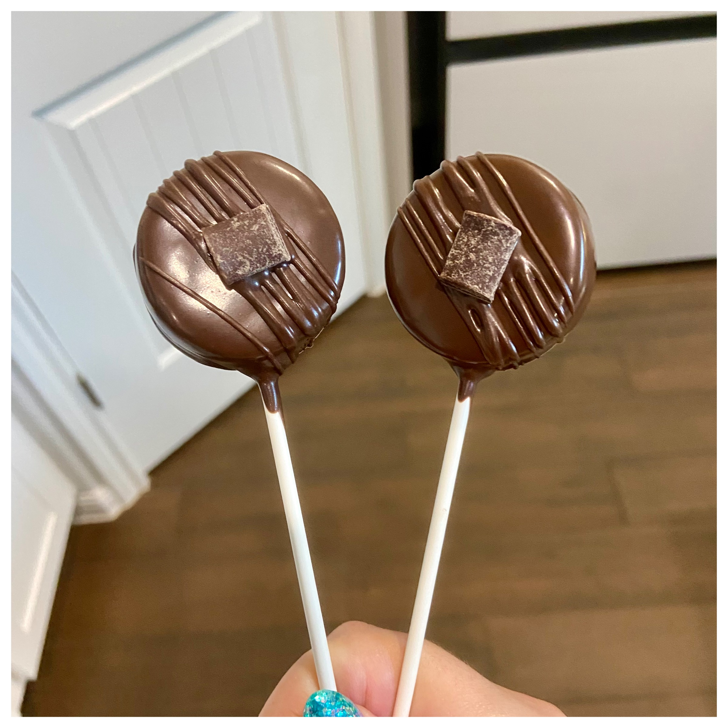 Dark Chocolate Simple Cake Pops