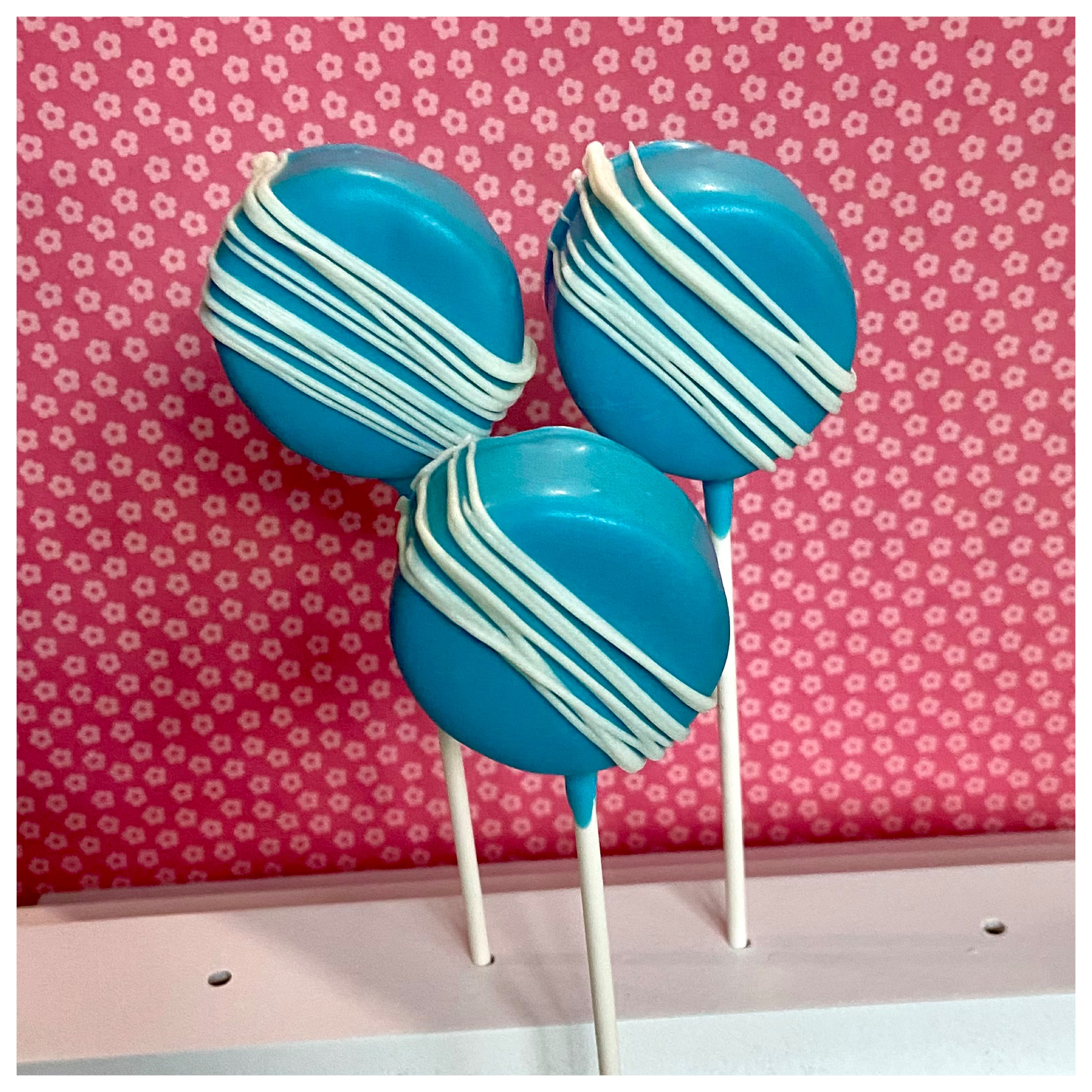 Elegant blue cake pops