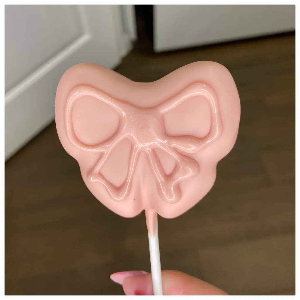 A Ballet Pink Bow Cake Pop