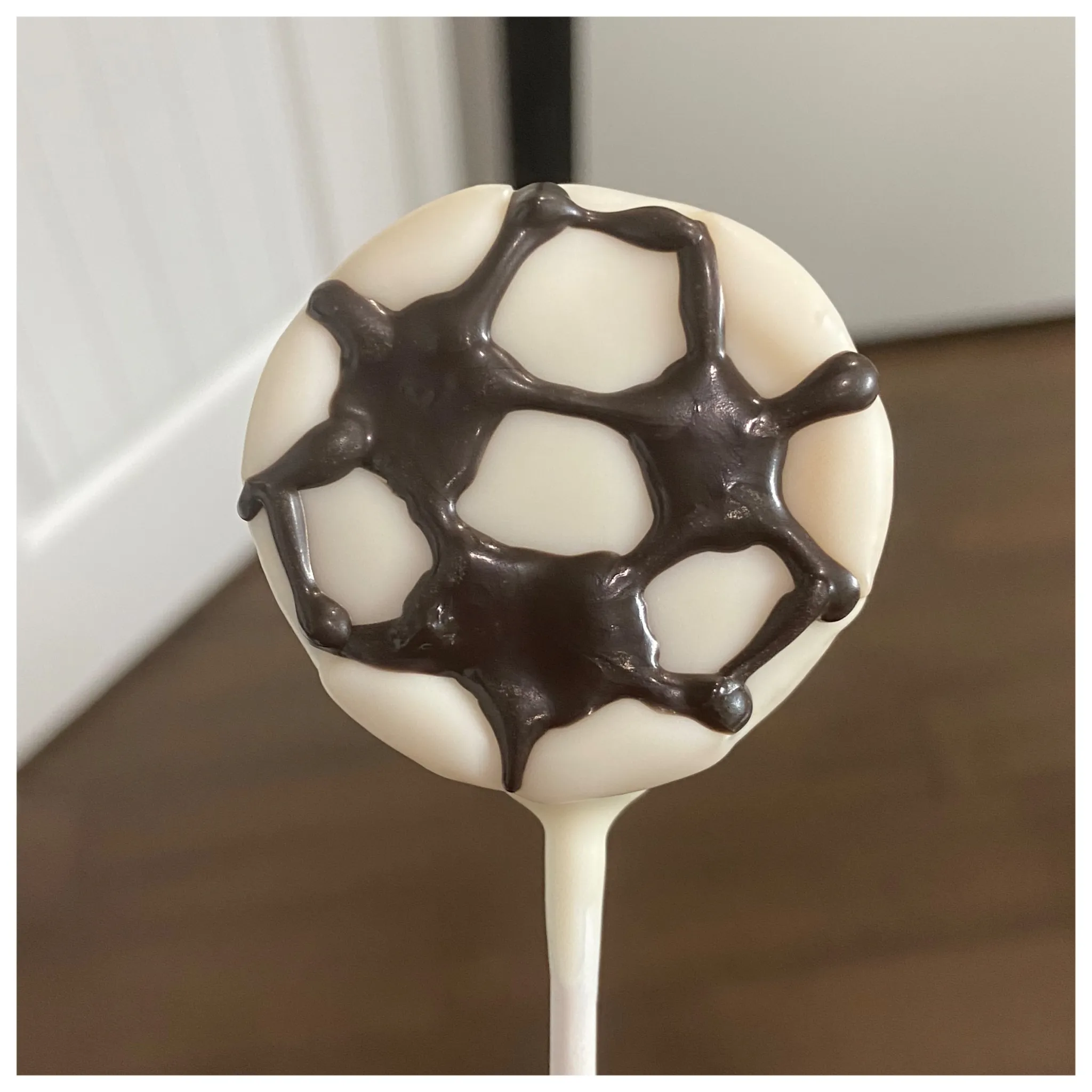 Soccerball Cake Pops