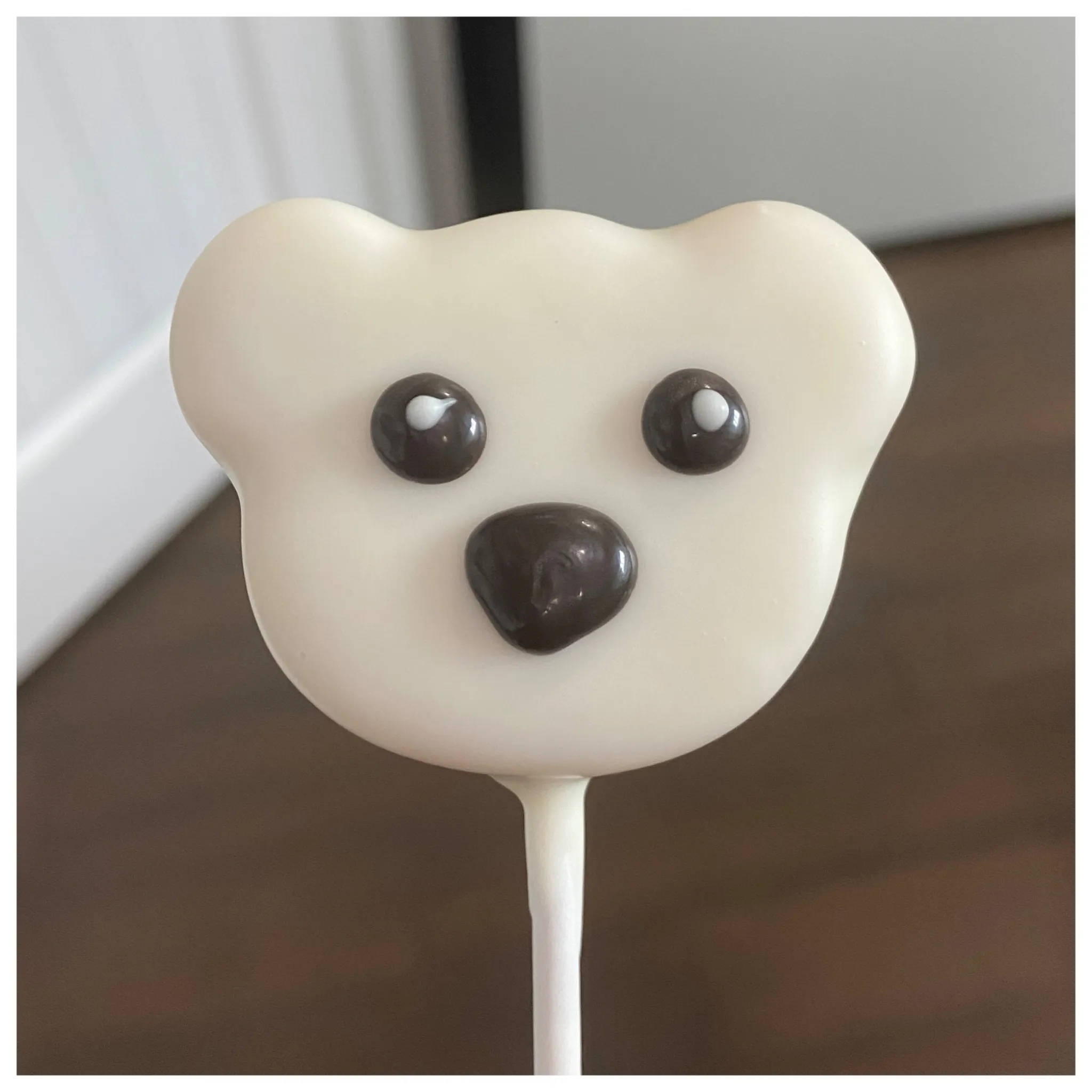 A Polar Bear Cake Pop