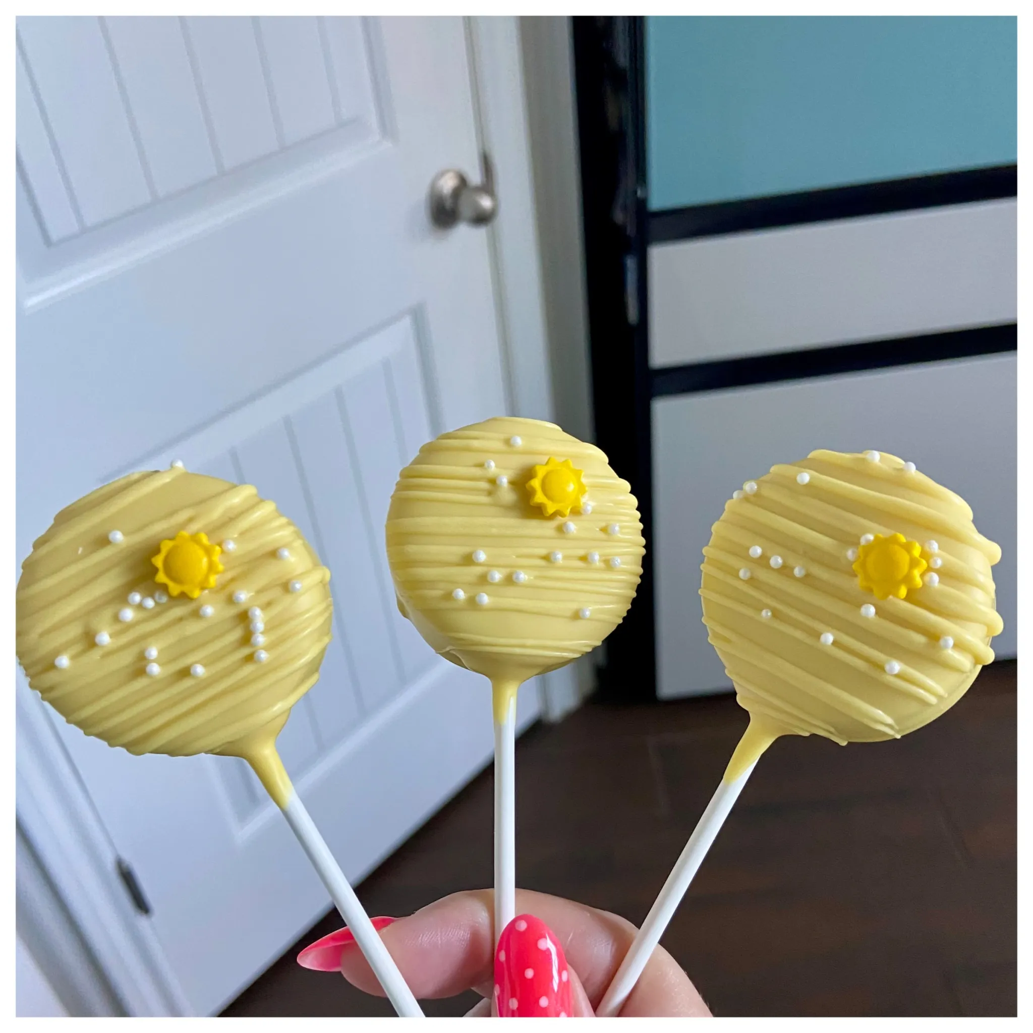 Sunshiny Cake Pops