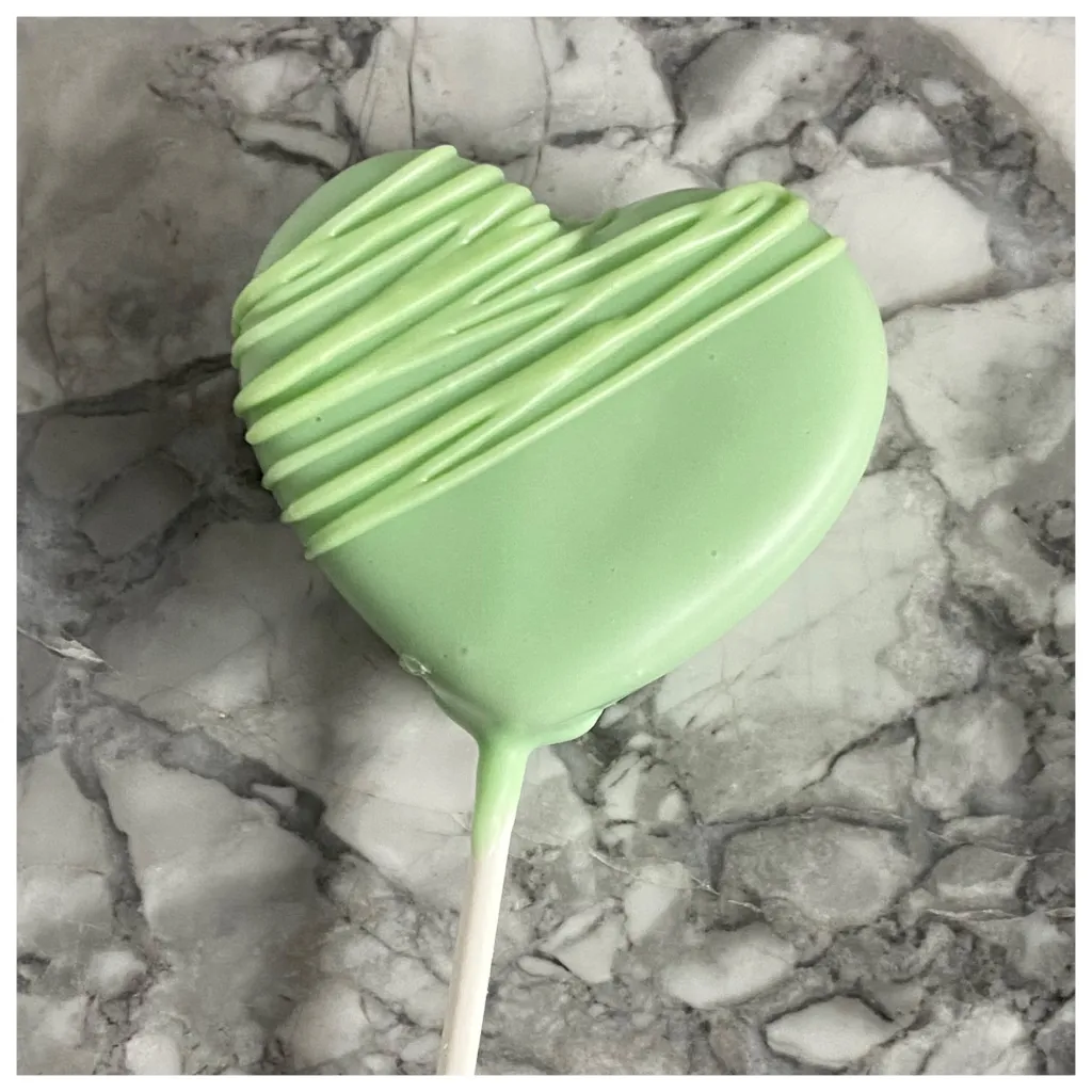 A Simple Half Drizzle Heart Cake Pops